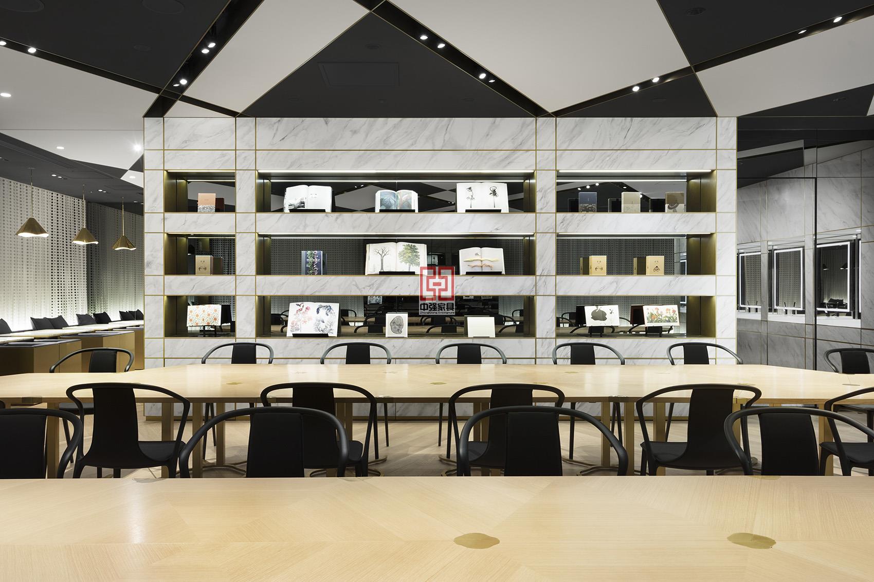 日本資生堂化妝品護(hù)膚品展柜定制